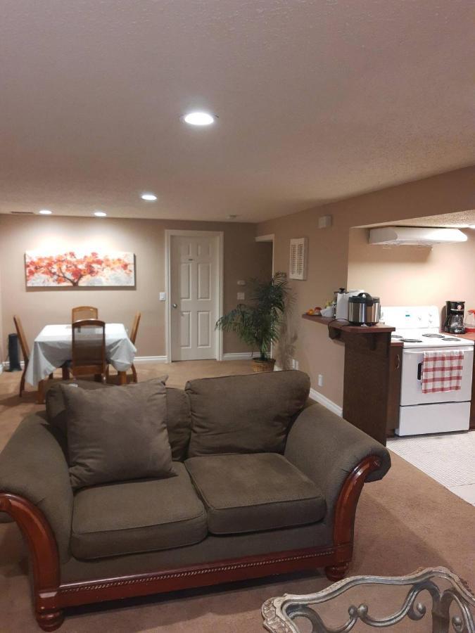Cozy Home With Comfortable Beds And Fully Equipped Kitchen 15 Mins Drive From Airport, Downtown, Sait And U Of C And 80 Min Drive To Banff Κάλγκαρι Εξωτερικό φωτογραφία