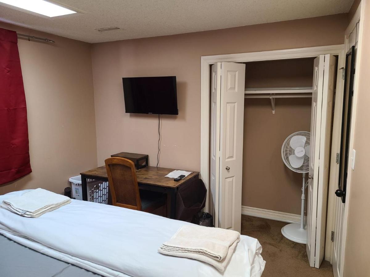 Cozy Home With Comfortable Beds And Fully Equipped Kitchen 15 Mins Drive From Airport, Downtown, Sait And U Of C And 80 Min Drive To Banff Κάλγκαρι Εξωτερικό φωτογραφία