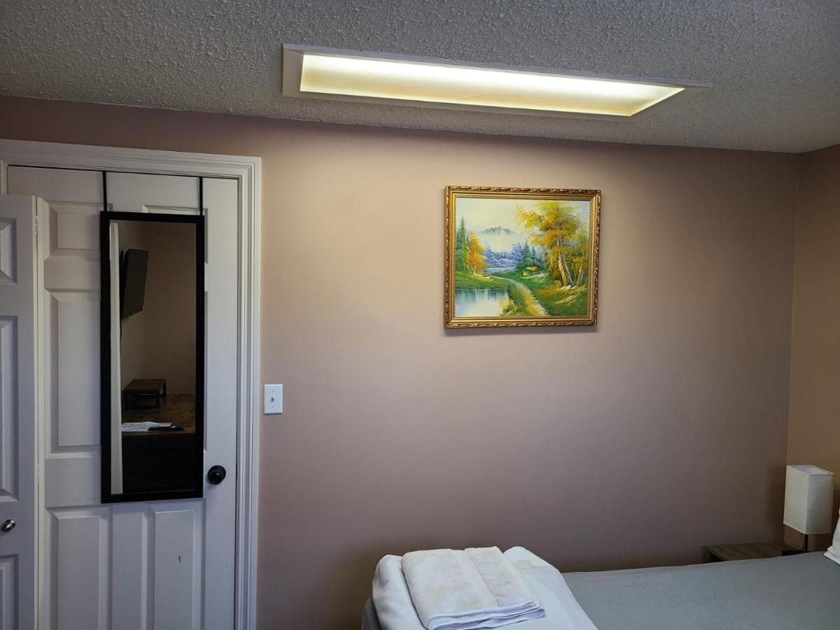 Cozy Home With Comfortable Beds And Fully Equipped Kitchen 15 Mins Drive From Airport, Downtown, Sait And U Of C And 80 Min Drive To Banff Κάλγκαρι Εξωτερικό φωτογραφία