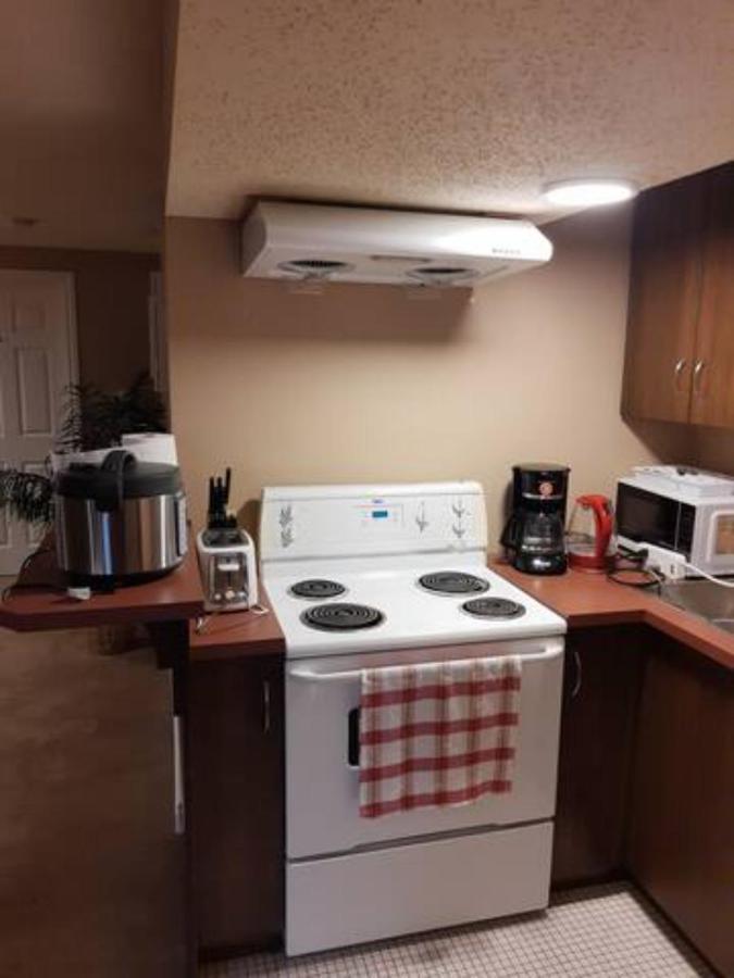Cozy Home With Comfortable Beds And Fully Equipped Kitchen 15 Mins Drive From Airport, Downtown, Sait And U Of C And 80 Min Drive To Banff Κάλγκαρι Εξωτερικό φωτογραφία