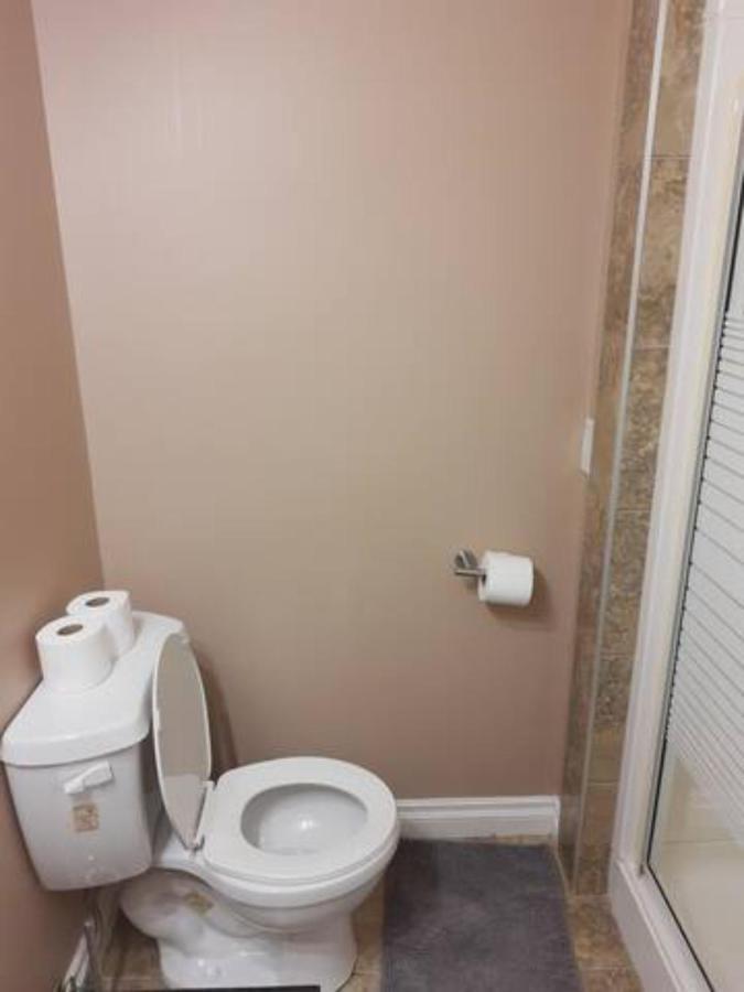 Cozy Home With Comfortable Beds And Fully Equipped Kitchen 15 Mins Drive From Airport, Downtown, Sait And U Of C And 80 Min Drive To Banff Κάλγκαρι Εξωτερικό φωτογραφία