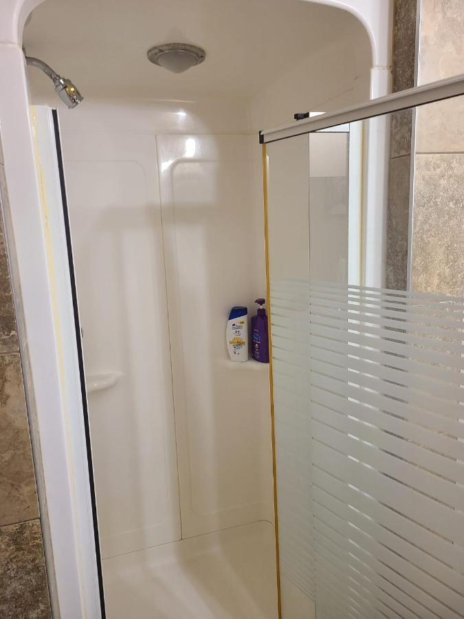 Cozy Home With Comfortable Beds And Fully Equipped Kitchen 15 Mins Drive From Airport, Downtown, Sait And U Of C And 80 Min Drive To Banff Κάλγκαρι Εξωτερικό φωτογραφία